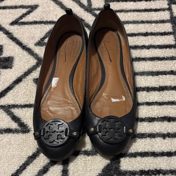 Tory Burch Shoes - Tory Burch Black Leather Logo Ballet Flats